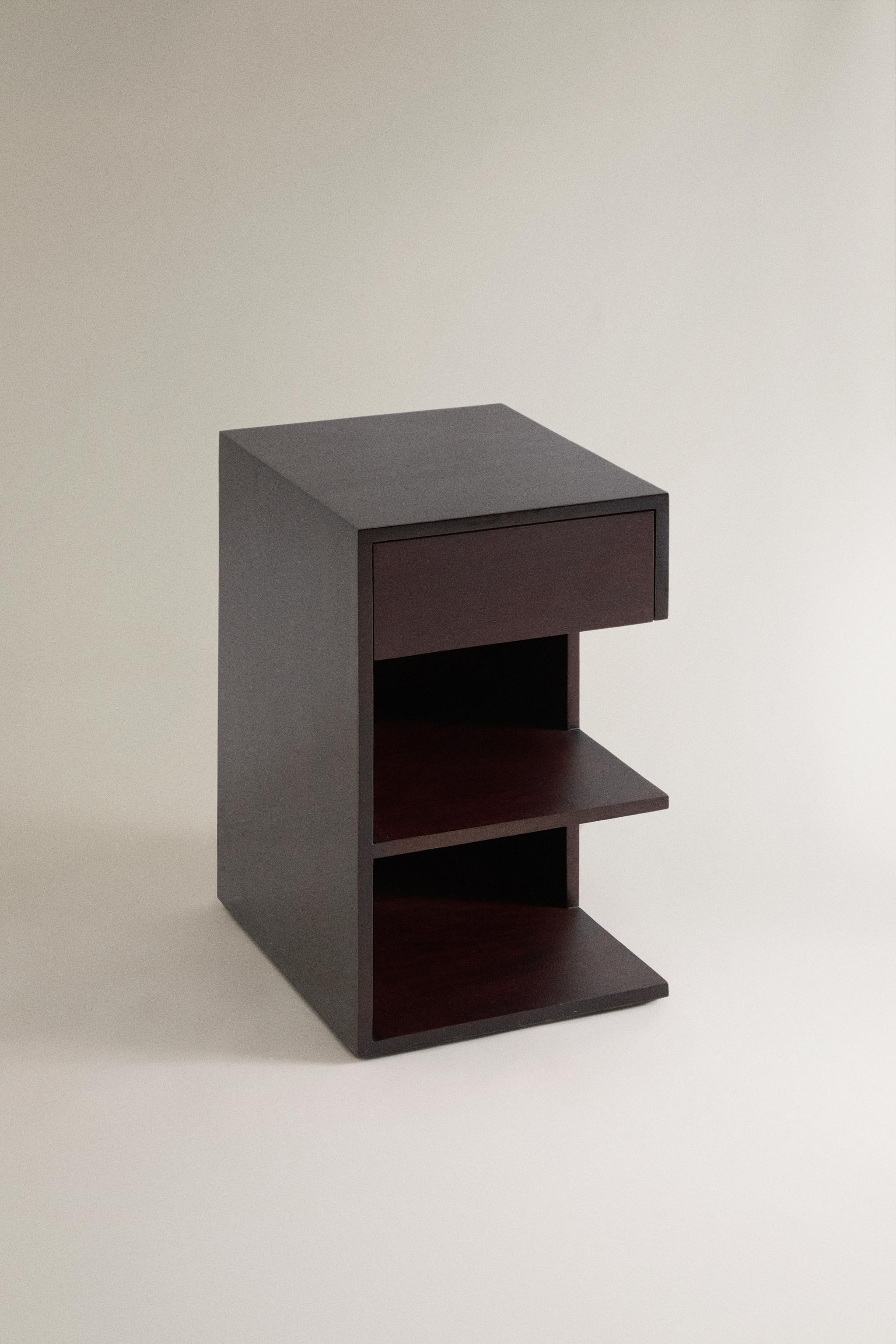 LACQUERED MANGO WOOD SIDE TABLE